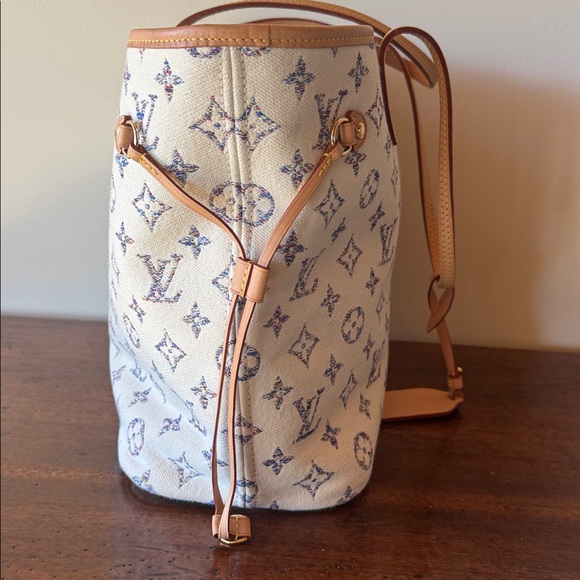 Louis Vuitton Cream and Tan Monogram Tote - Picture 2 of 8